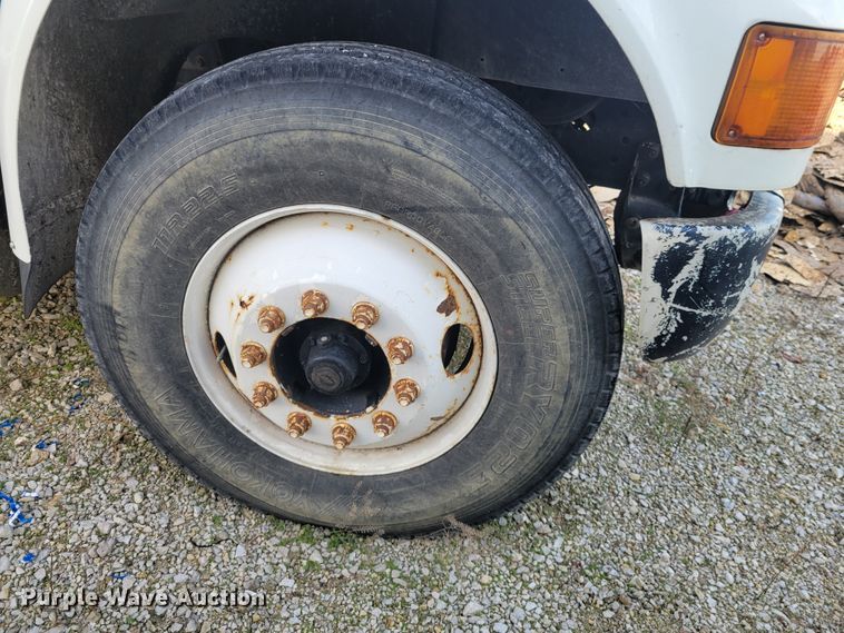 image for item IV9590 2002 International 8100  dump truck