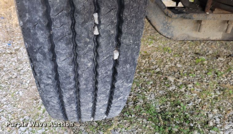 image for item IV9590 2002 International 8100  dump truck