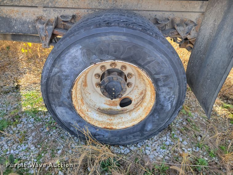 image for item IV9590 2002 International 8100  dump truck