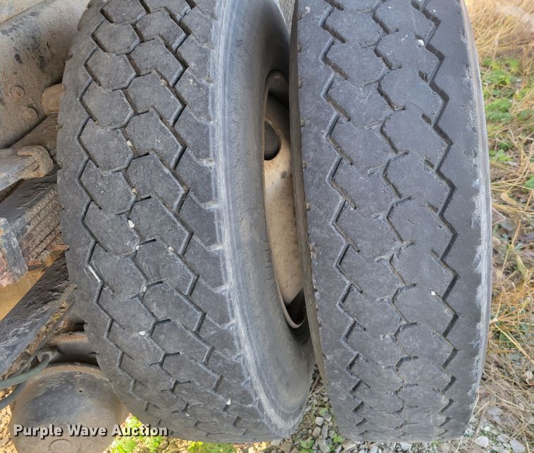 image for item IV9590 2002 International 8100  dump truck