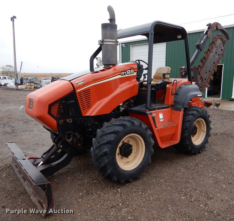 image for item IV9808 2007 Ditch Witch RT95  trencher
