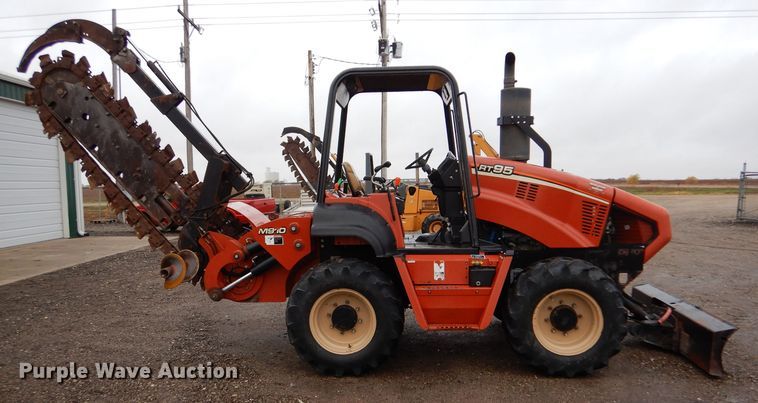 image for item IV9808 2007 Ditch Witch RT95  trencher