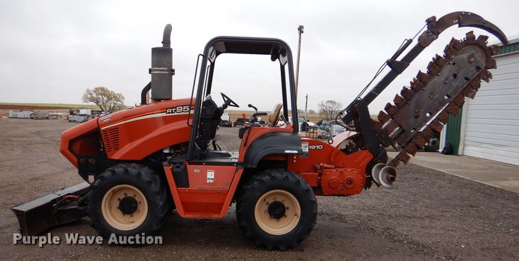 image for item IV9808 2007 Ditch Witch RT95  trencher