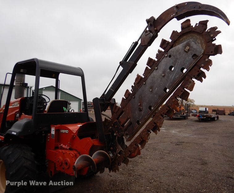 image for item IV9808 2007 Ditch Witch RT95  trencher