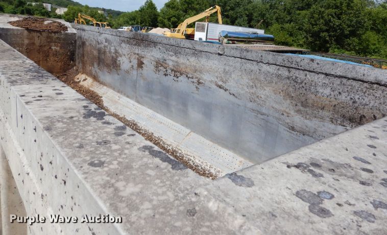 image for item JA9008 1977  end dump trailer