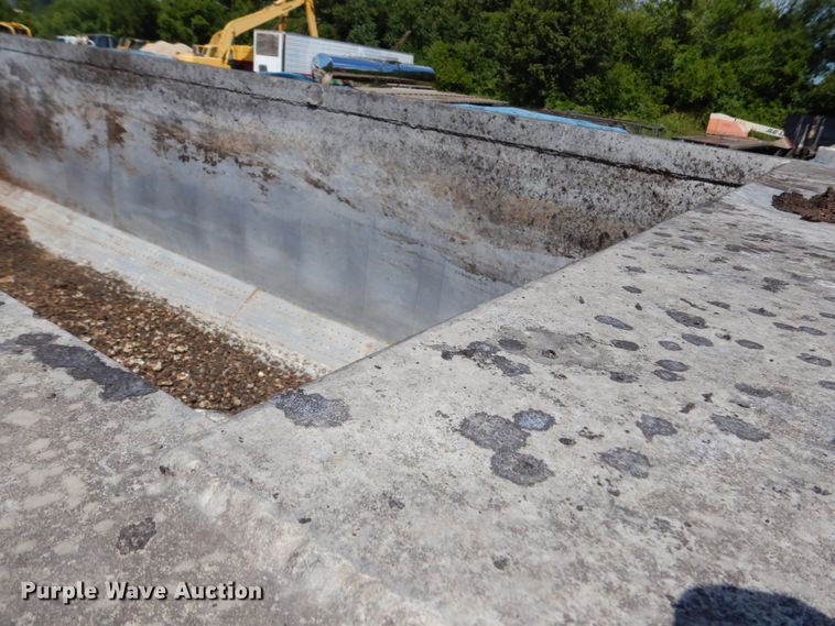 image for item JA9008 1977  end dump trailer