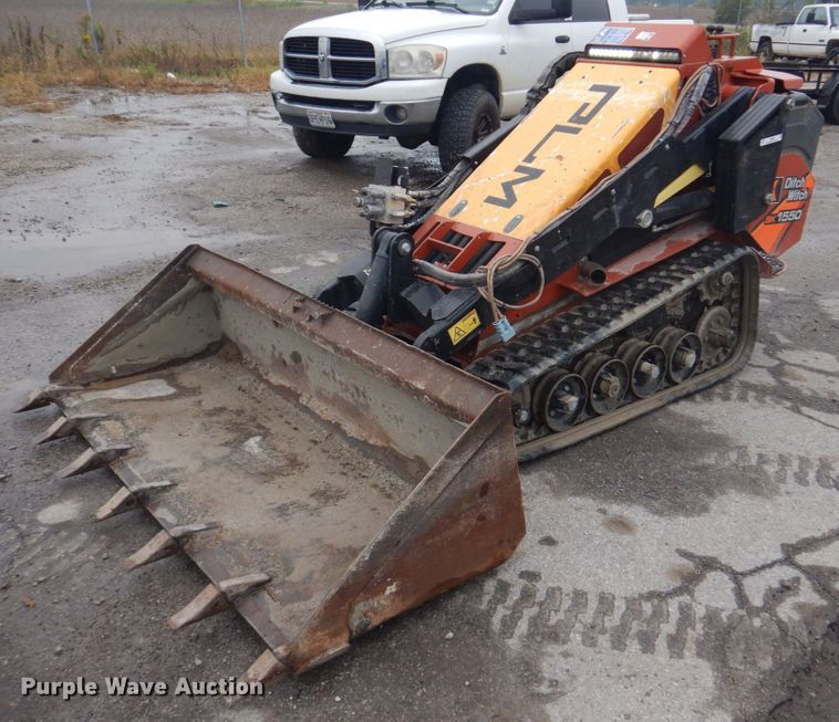 image for item JF9940 2017 Ditch Witch SK1550  compact utility loader