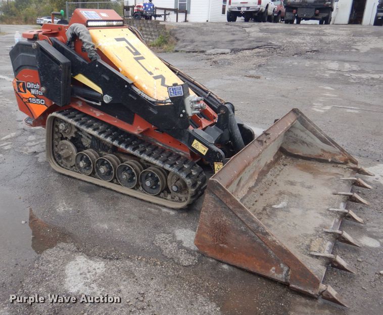image for item JF9940 2017 Ditch Witch SK1550  compact utility loader