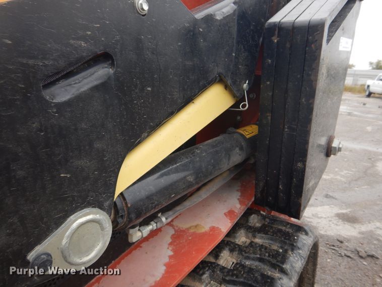 image for item JF9940 2017 Ditch Witch SK1550  compact utility loader