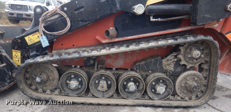 image for item JF9940 2017 Ditch Witch SK1550  compact utility loader