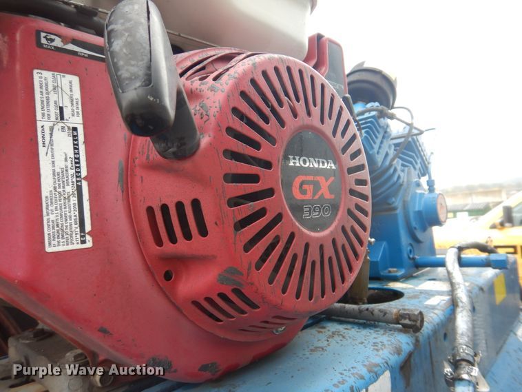 image for item JF9943 2003 International 4300  oil distributor truck