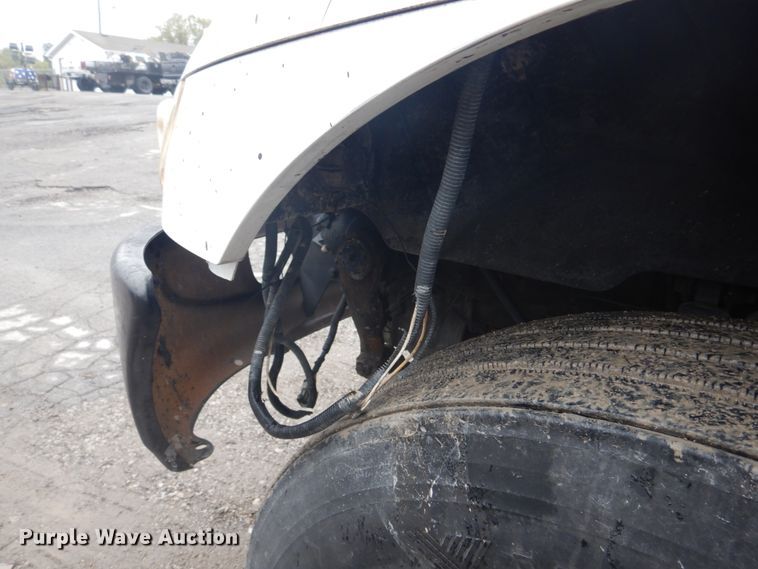 image for item JF9943 2003 International 4300  oil distributor truck