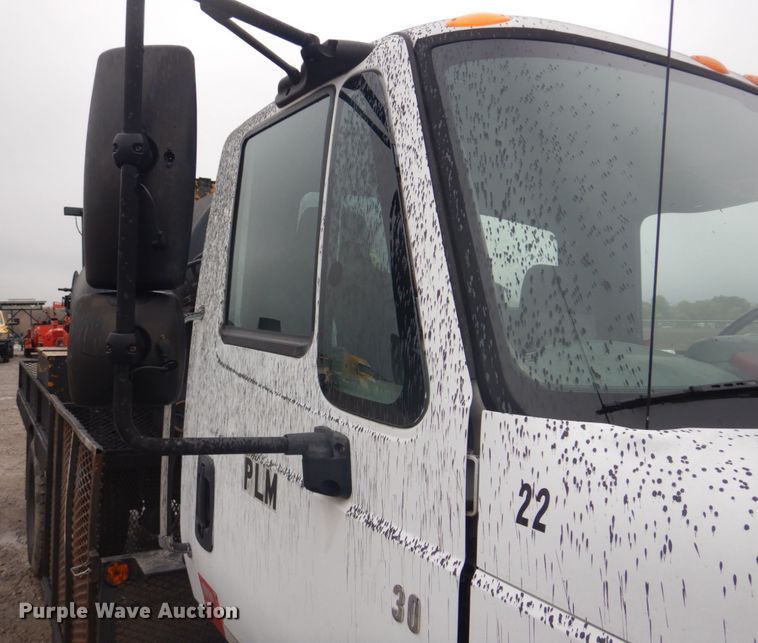 image for item JF9943 2003 International 4300  oil distributor truck