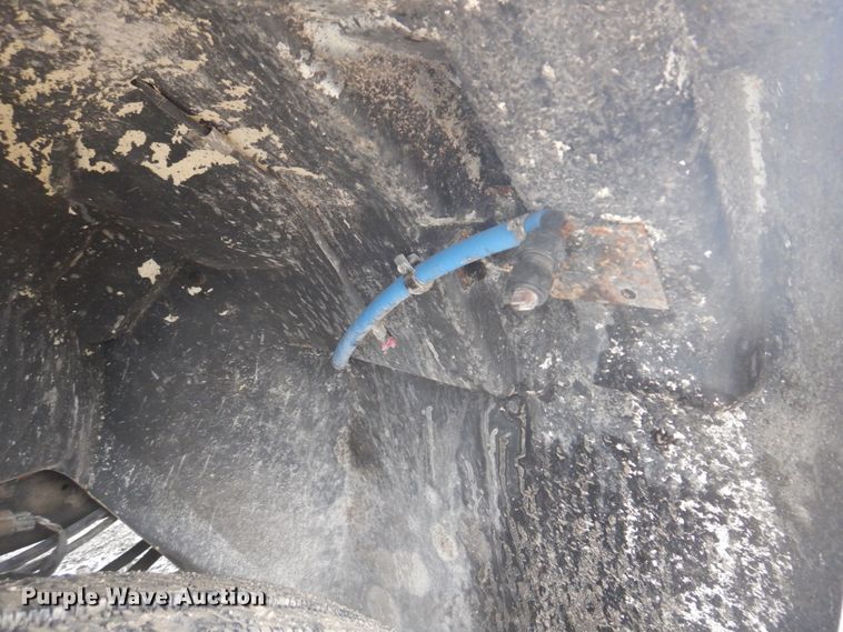 image for item JF9943 2003 International 4300  oil distributor truck