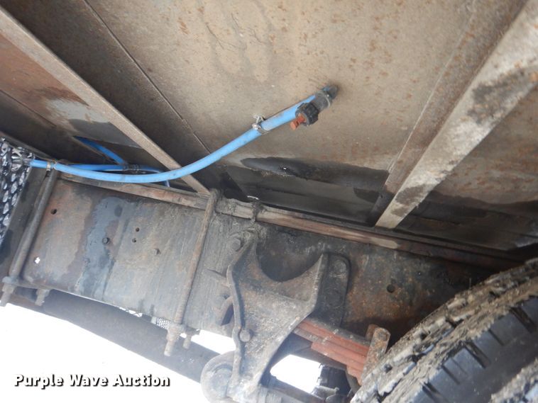 image for item JF9943 2003 International 4300  oil distributor truck