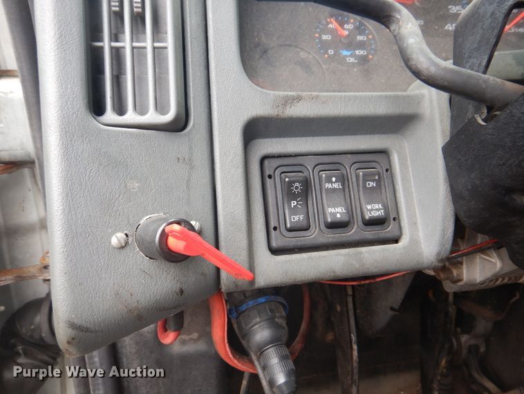 image for item JF9943 2003 International 4300  oil distributor truck