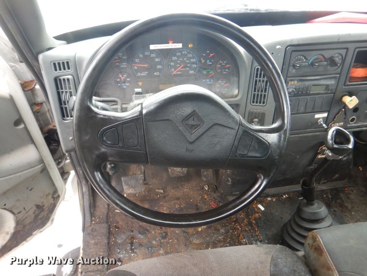 image for item JF9943 2003 International 4300  oil distributor truck