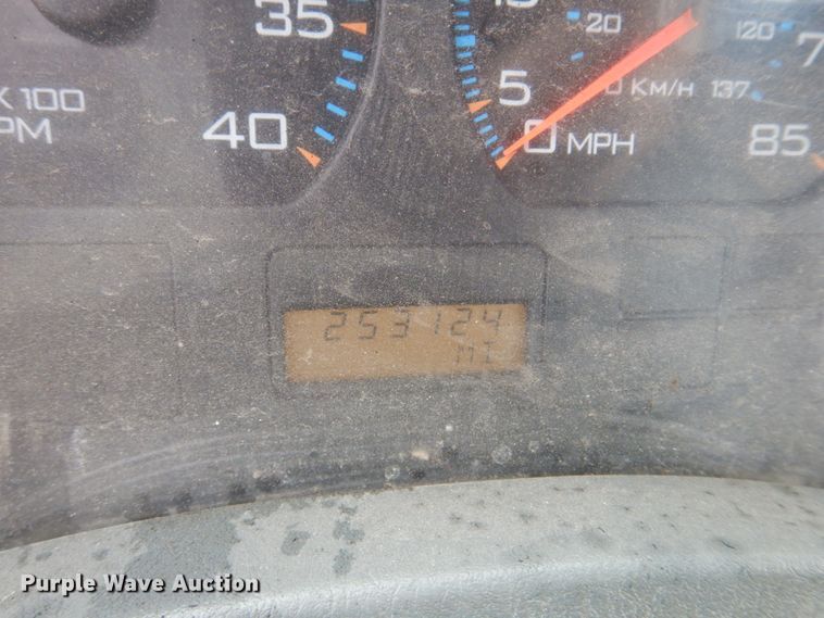 image for item JF9943 2003 International 4300  oil distributor truck