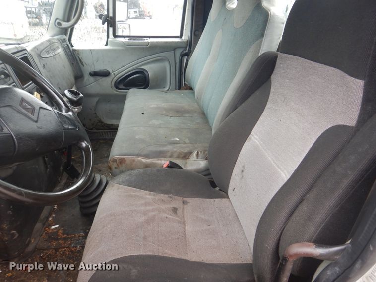 image for item JF9943 2003 International 4300  oil distributor truck