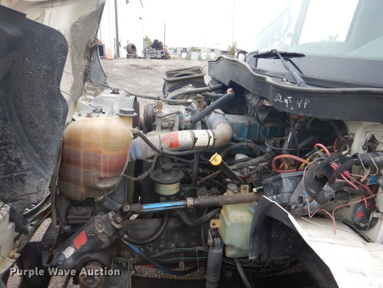 image for item JF9943 2003 International 4300  oil distributor truck