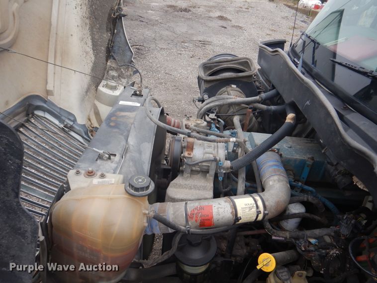 image for item JF9943 2003 International 4300  oil distributor truck