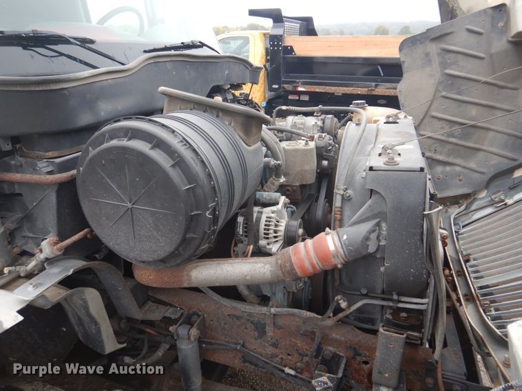 image for item JF9943 2003 International 4300  oil distributor truck