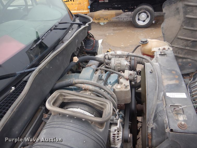 image for item JF9943 2003 International 4300  oil distributor truck