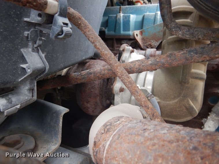 image for item JF9943 2003 International 4300  oil distributor truck