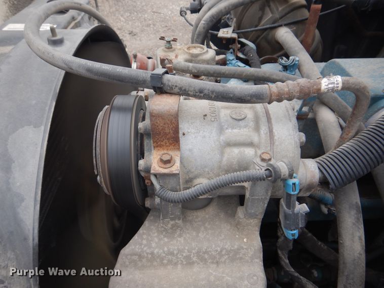 image for item JF9943 2003 International 4300  oil distributor truck