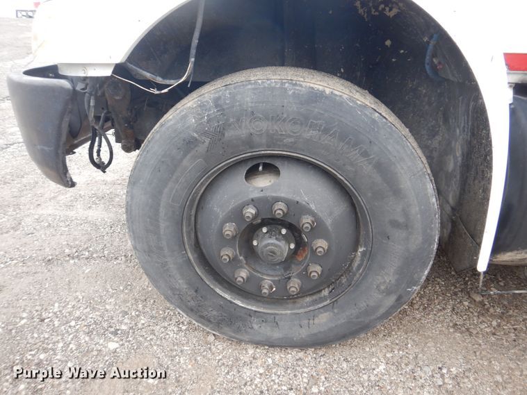 image for item JF9943 2003 International 4300  oil distributor truck