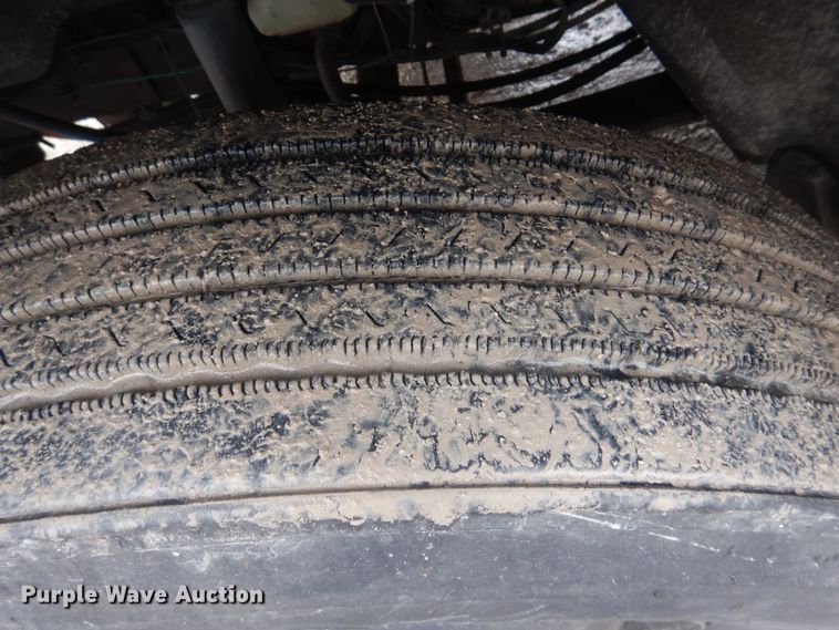 image for item JF9943 2003 International 4300  oil distributor truck