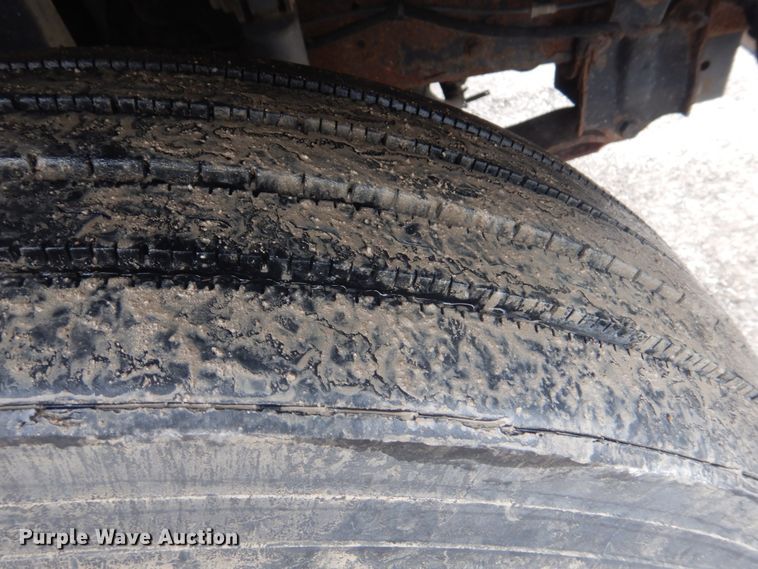 image for item JF9943 2003 International 4300  oil distributor truck