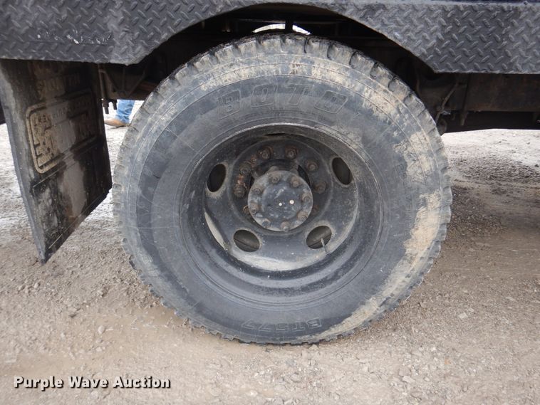 image for item JF9943 2003 International 4300  oil distributor truck