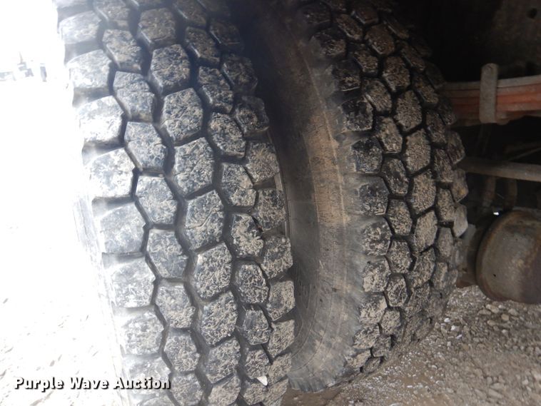 image for item JF9943 2003 International 4300  oil distributor truck