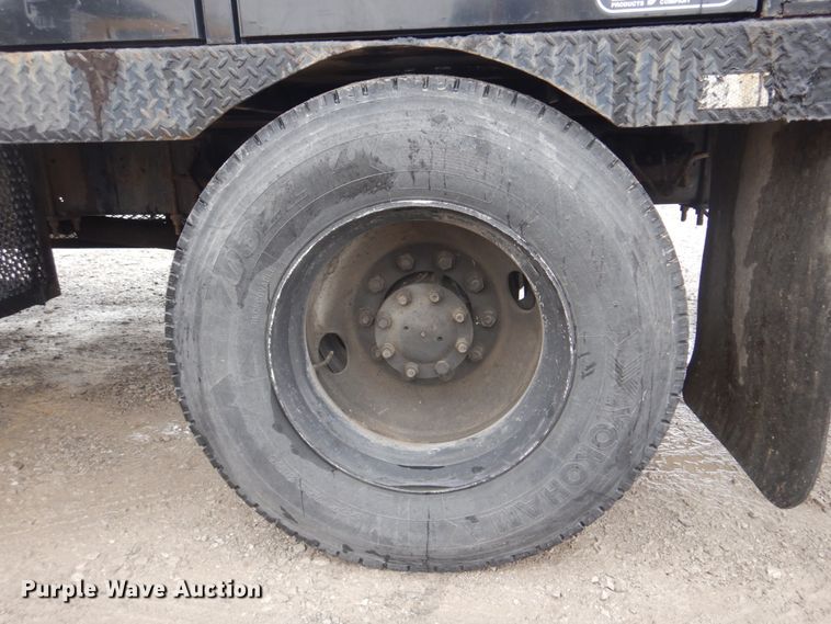 image for item JF9943 2003 International 4300  oil distributor truck