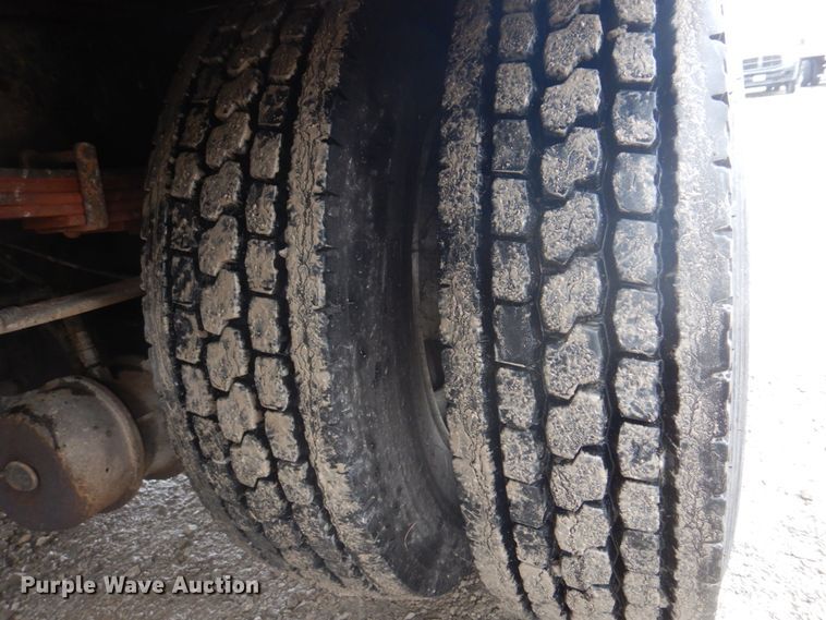 image for item JF9943 2003 International 4300  oil distributor truck