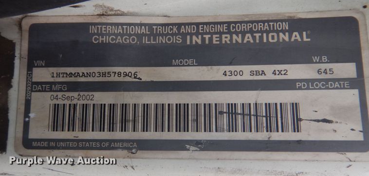 image for item JF9943 2003 International 4300  oil distributor truck