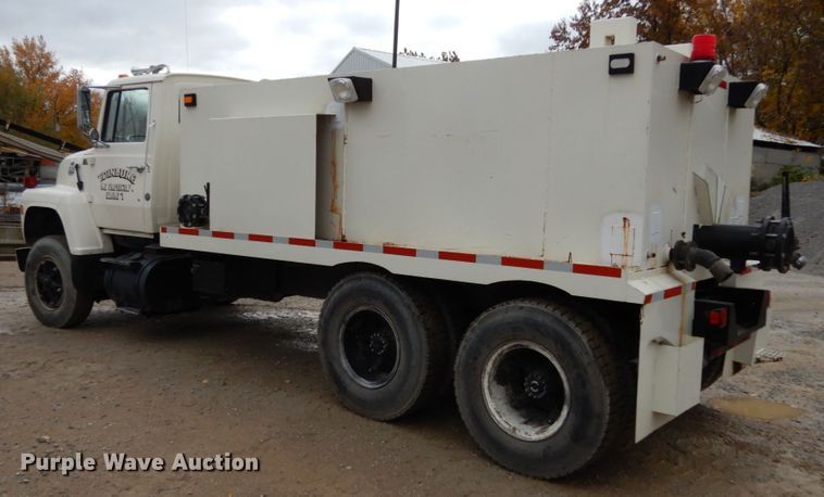 image for item JI9347 1980 Ford 8000  tank truck