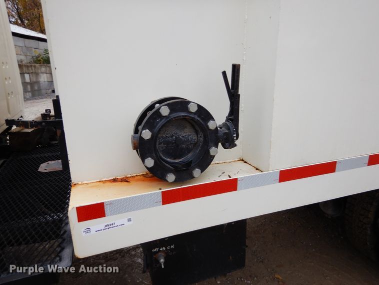 image for item JI9347 1980 Ford 8000  tank truck
