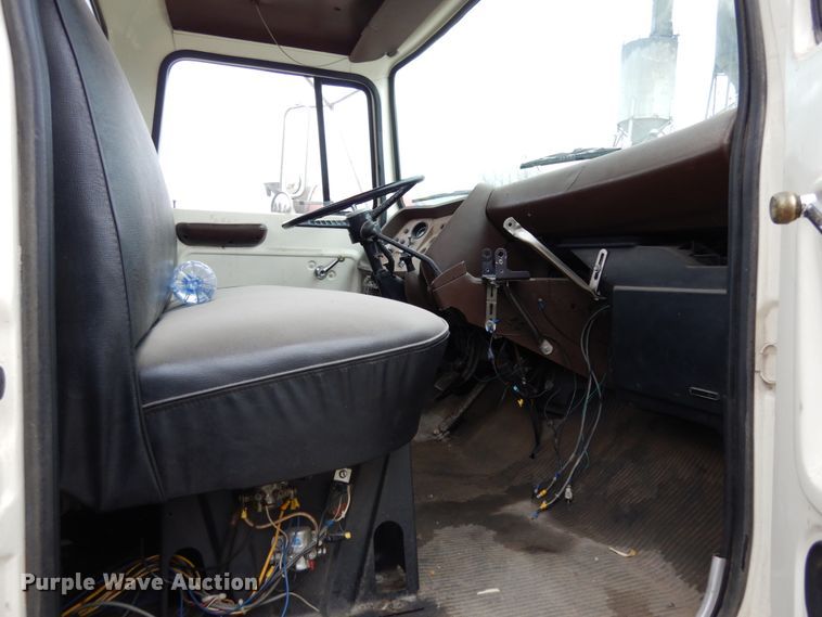 image for item JI9347 1980 Ford 8000  tank truck