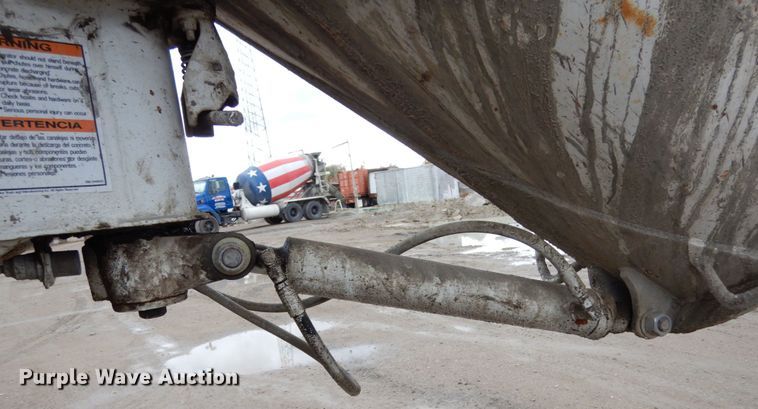 image for item JI9349 1999 Sterling LT9511  ready mix truck