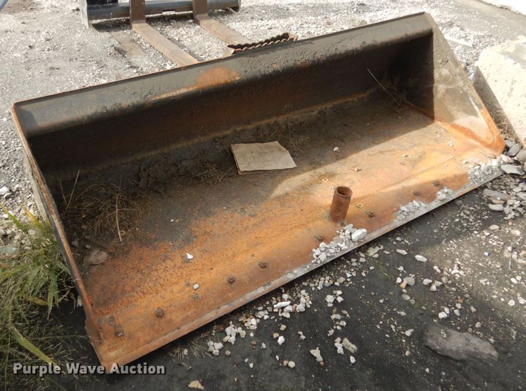 image for item JI9352 Caterpillar 74" W skid steer bucket