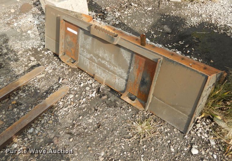 image for item JI9352 Caterpillar 74" W skid steer bucket