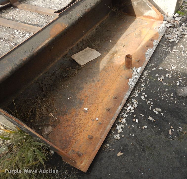 image for item JI9352 Caterpillar 74" W skid steer bucket