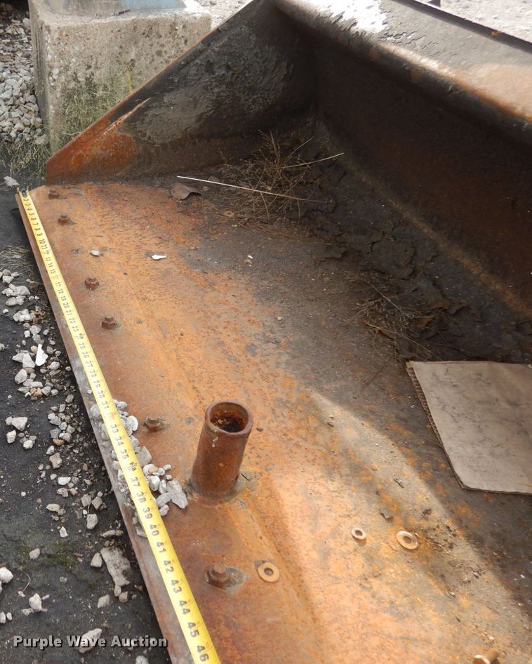 image for item JI9352 Caterpillar 74" W skid steer bucket