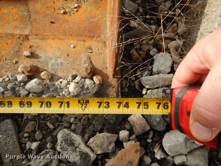 image for item JI9352 Caterpillar 74" W skid steer bucket