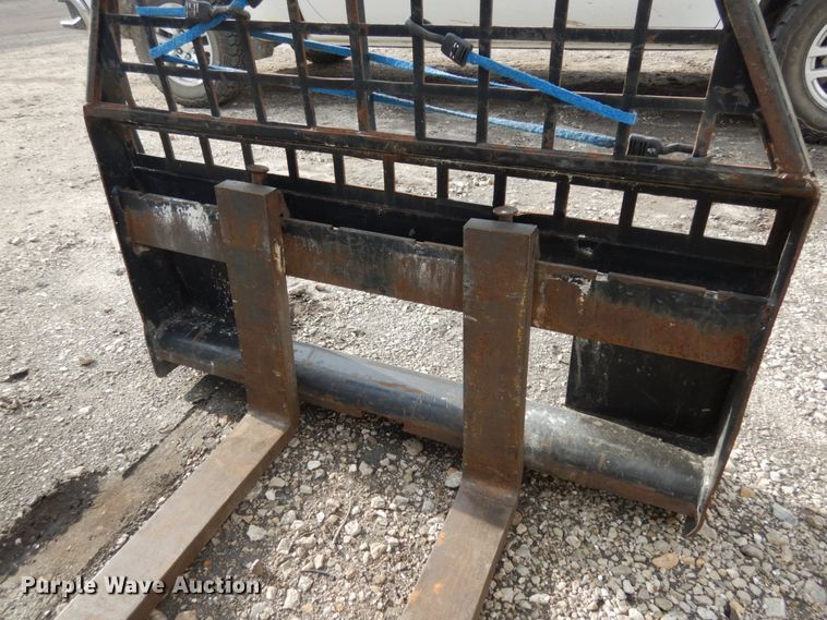 image for item JI9353 Caterpillar 48" L skid steer forks