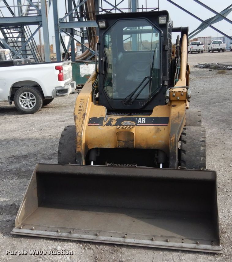 image for item JI9355 2007 Caterpillar 268B  skid steer loader