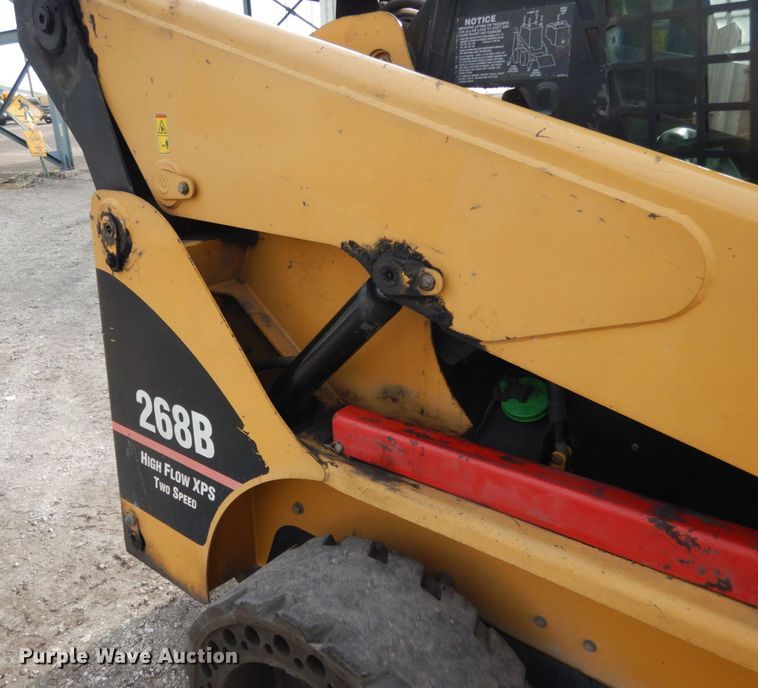 image for item JI9355 2007 Caterpillar 268B  skid steer loader