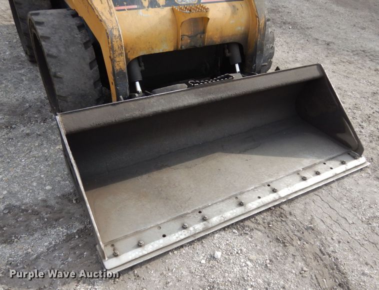 image for item JI9355 2007 Caterpillar 268B  skid steer loader